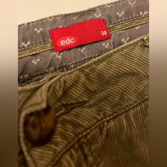 Green corduroy skirt from EDC by Esprit. Size 38 EU| 6 US- excellent condition. - Picture 4 of 4